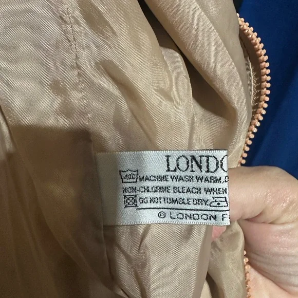 Vintage London Fog Women's Y2K Beige Trench Coat - Picture 5 of 7